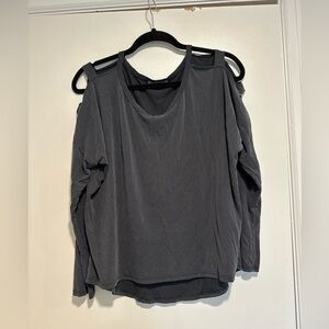 Acemi Women’s Medium Cold Shoulder Soft Dusty Black 3/4 Sleeve Flowy Top.